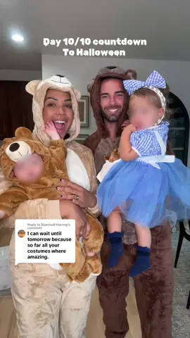 Replying to @Sharonell Herring goldilocks and the three bears #demiandtom #xyzbca #fyp #costume #halloween #goldilocks #bear #family 