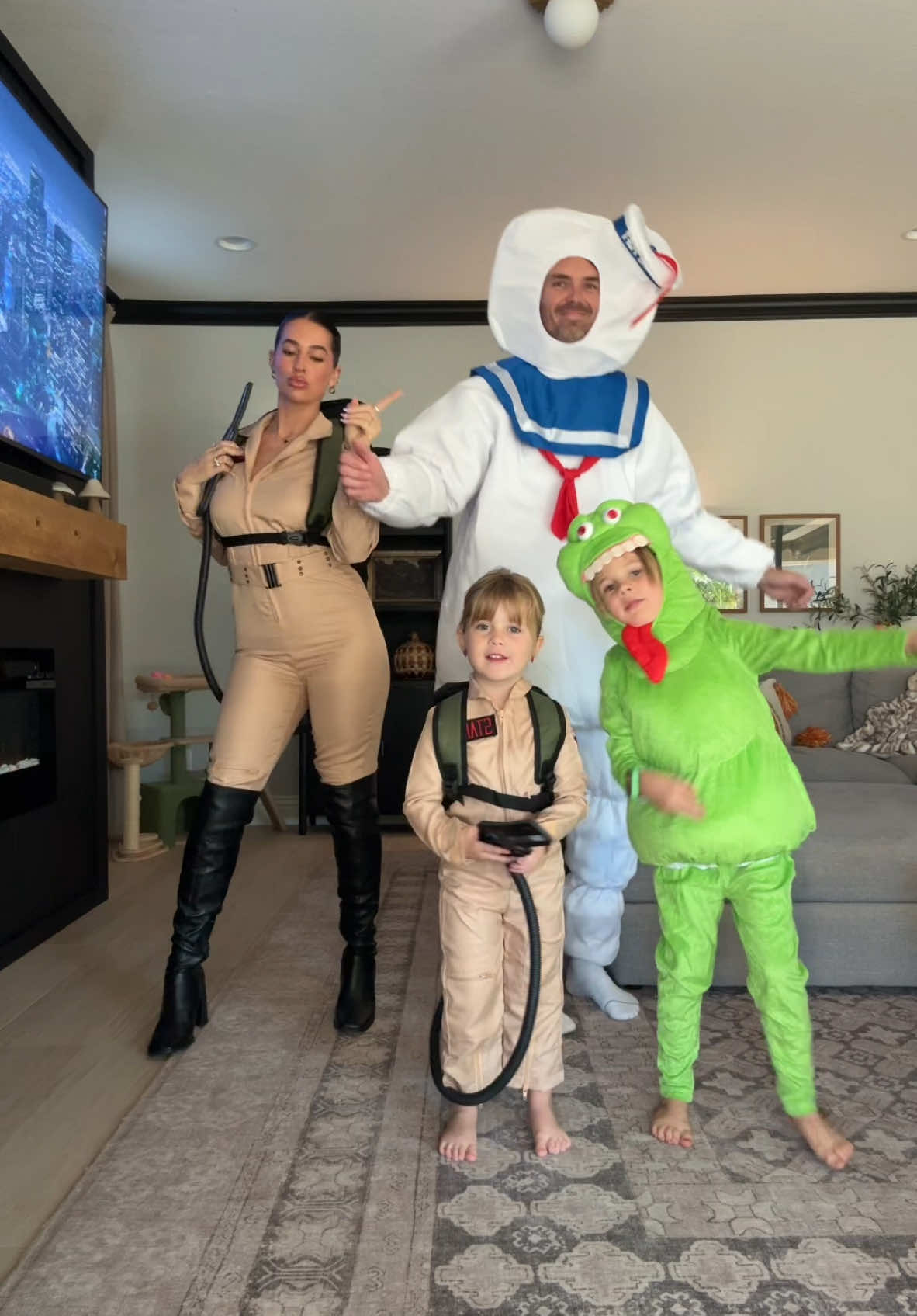 WHO YOU GONNA CALL? 📞👻 HAPPY HALLOWEEN FAM 🎃 #fyp #viral #mom #MomsofTikTok #momlife #motherhood #halloween #halloweenlook #halloweencostume #familyhalloweencostume #matchingcostumes #ghostbusters 