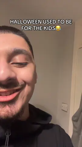 Long ones for the lads💀 #fyp #funnytiktok #trickortreat #videoviral #funny #explorepage #mrw_004 
