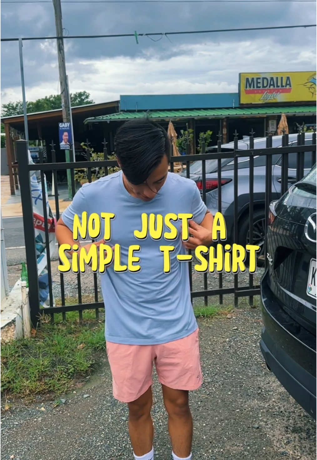 A must have T-Shirt for parents on the go! Spills happen: but does your shirt got you? #dadlife #familylife #bestshirt #waterrepellent #tshirt #tshirthack #familyhacks #dadhack 