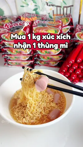 Mua xúc xích t.ặng thùng mì nè mấy bà✨ #xucxich  #anvattuoitho  #ancungtiktok #mukbang  #tinireview #ngocthanhngo  #viral #thinhhanh 