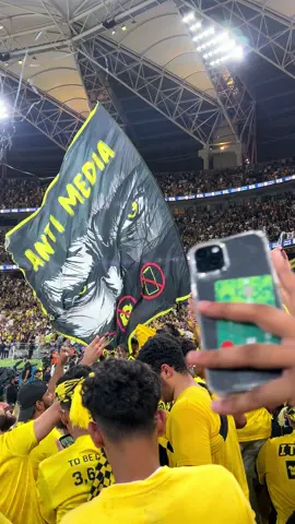 تذكر يا حلو 😉💛🖤 ؟ #جماهير_الاتحاد #طرب_جمهور_الاتحاد #نادي_الاتحاد_السعودي #بنزيما #ديابي #الكورفا_قولد #الاتحاد_قوة #explore #حسام_عوار #ديربي_جده #الاهلي_الاتحاد 