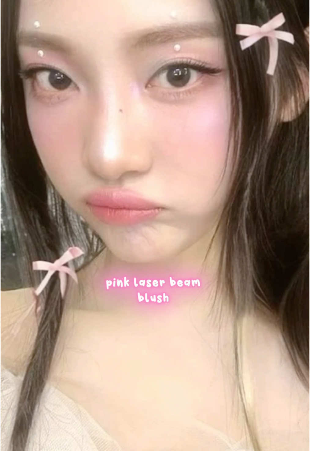 This is your sign to try pink laser beam blush just like your fave k-pop idol 𓈒ㅤׂㅤ𐙚  ࣪ ⭒ Shade: Moonkissed Veil OliveYoung/Yesstyle discount code: MARYBUNNY21 #pinkbeamblush #pinkblush #kpopidolblush #romandhighlighter #highlighter #kbeautymakeup #kbeauty #oliveyoungglobal #oliveyoungaffiliate #yesstyleinfluencers #yesstylemakeup @romand Philippines Shop @롬앤 #romand