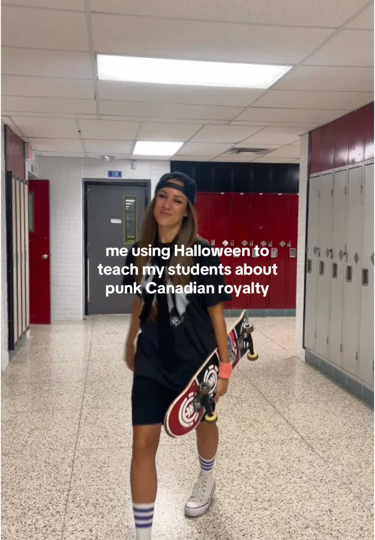 #halloween #highschool #teachersoftiktok #avrillavigne 