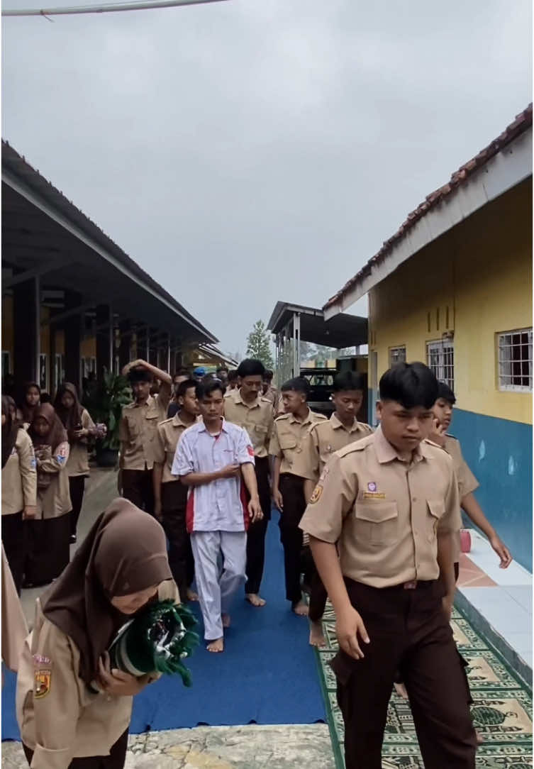 SMK KARNAS RUTIN SHOLAT DHUHA#fyp #smkbisa #smkhebat #ciamisjawabarat #ciamispride #smkkarnasciamis #smkkarnasluarbiasa #smkbisasmkhebat #ciamisviraltiktok 