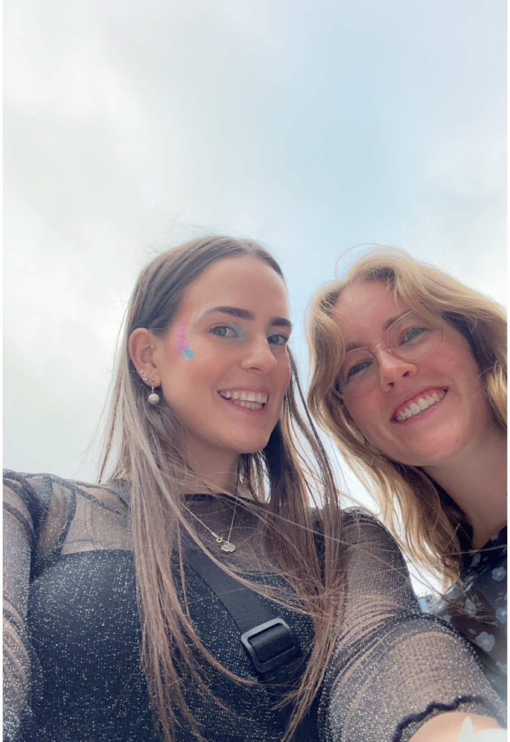 You just know we’ll still be talking about this night together when we are 80 🩷🥰 #bestie #coldplay2024 @Eva 🧚 