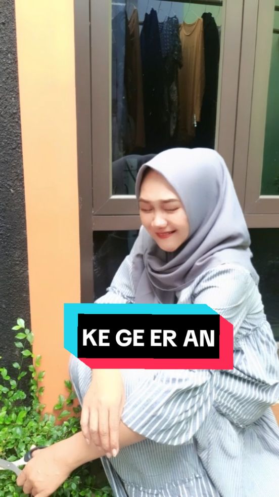 Abang jangan ke ge er an...🤣🤣 #hiburan #hiburantiktok #komedi #humor #ngakak #tetehelin 