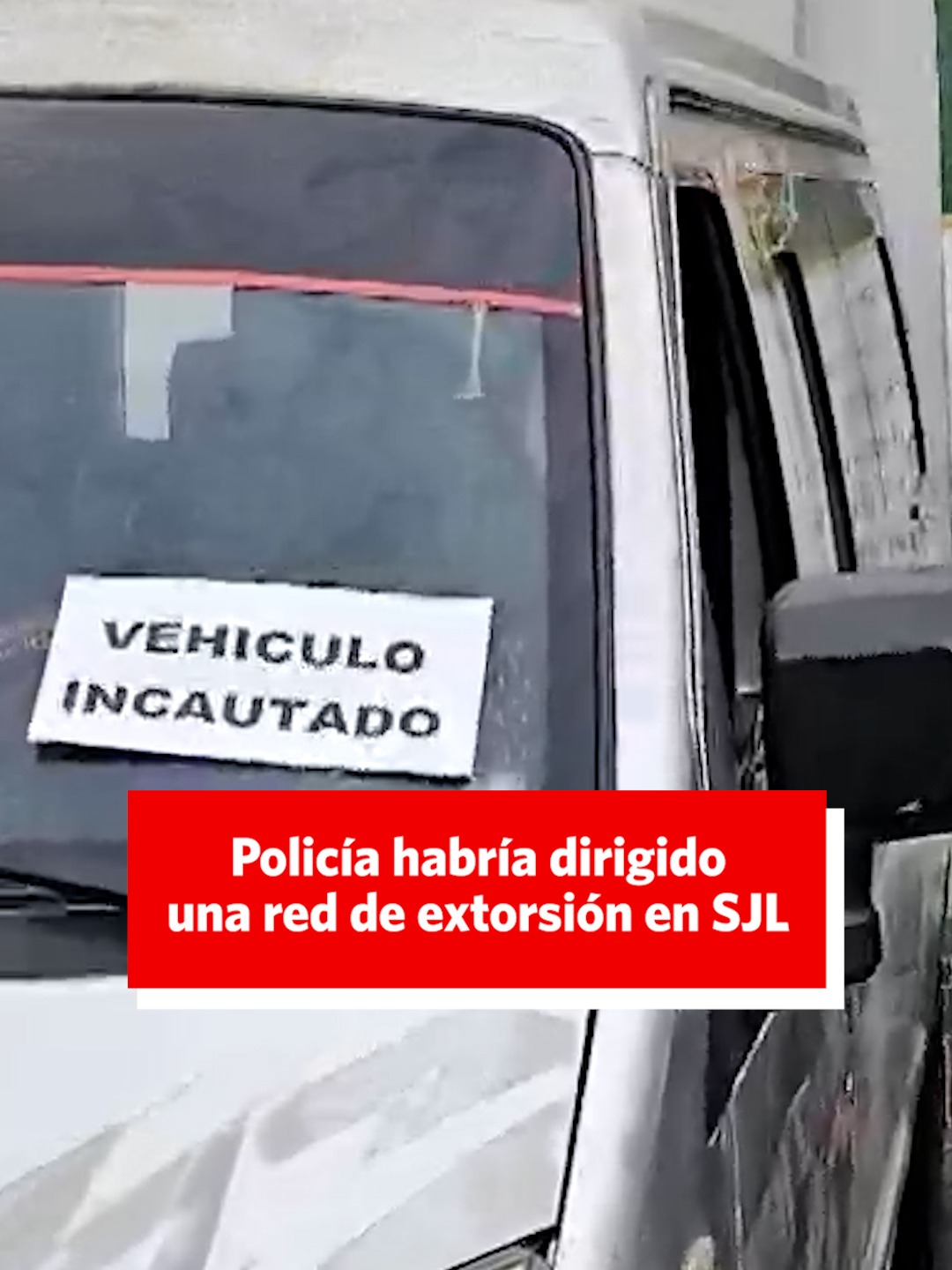 #AméricaNoticias  Un policía en actividad y su cómplice exigían 25 soles semanales a choferes de una empresa de transporte informal en San Juan de Lurigancho como parte de un cobro de cupos [Suscríbete y mira el noticiero completo en #tvGO] [Link en biografía ↑]