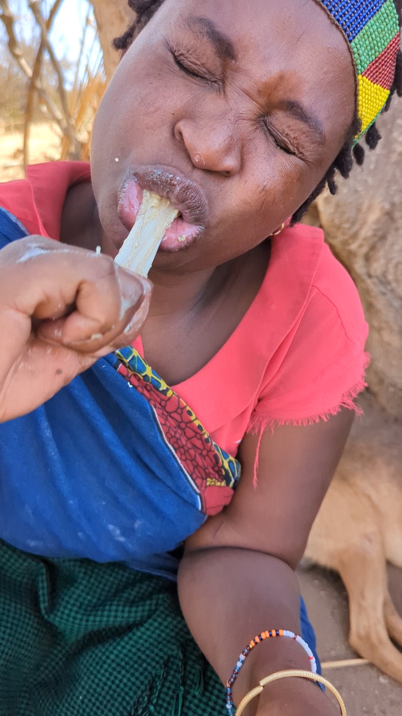 Most Lovely breakfast 🥰 beautiful girls hadzabe tribe enjoying eating their food, Amazing tradition lifestyle.