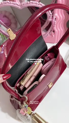 i’m so in love with this bag !! 😩🍒 #bag #cherryred #anikanik #anikanikgirlie #bagrecos #amoscosds #amoscosdsbag #fyp #foryoupage #foryou #fypシ゚ #fyppppppppppppppppppppppp 