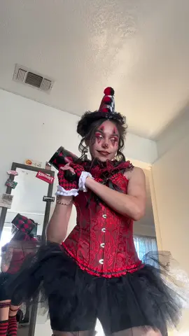 happy halloween.🎪🖤 #halloweencostume #clown #clownmakeup #spookyseason #fyp #fypシ #fy 