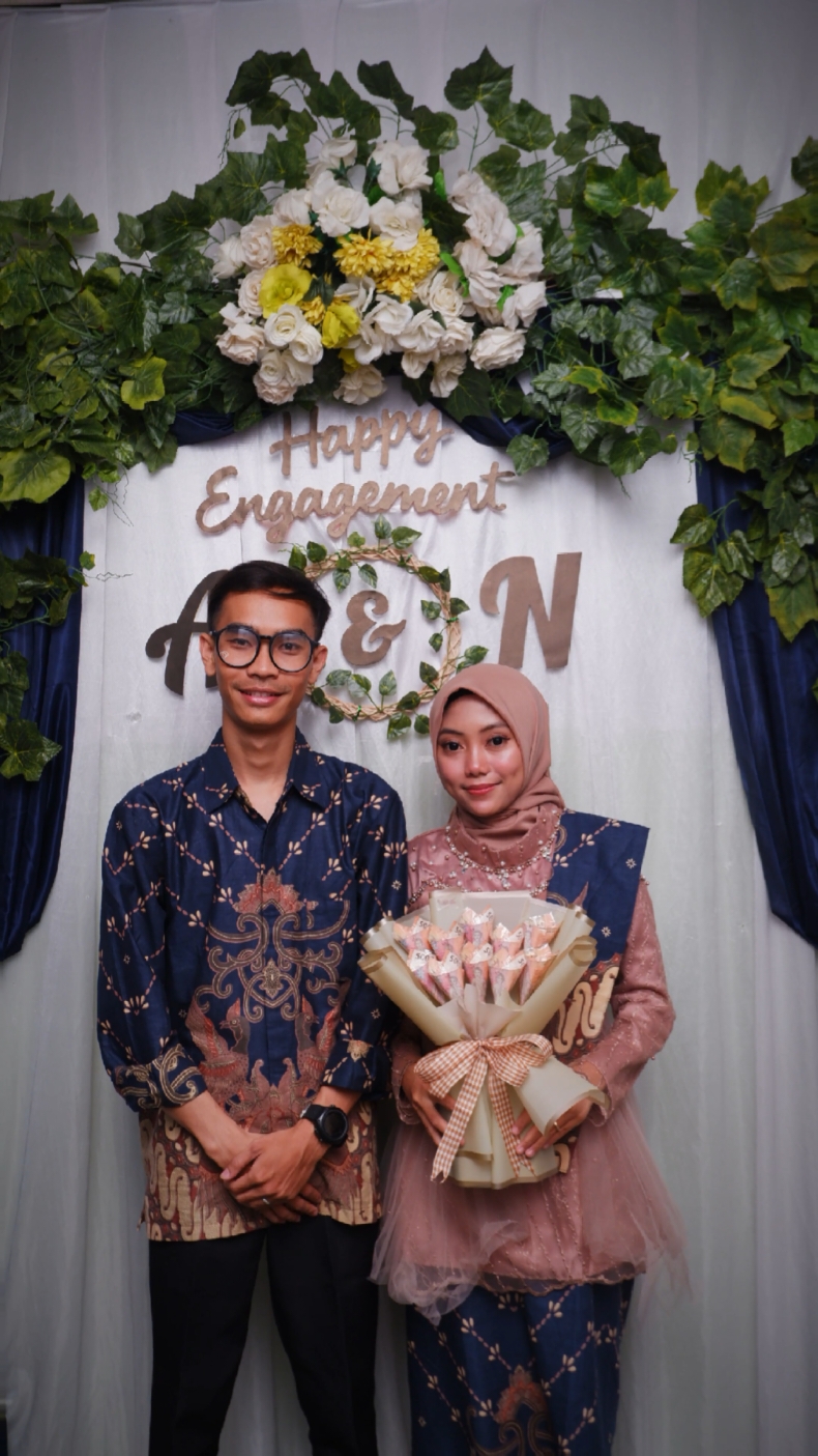 BAJU BATIK COUPLE! Engagement 30-10-24🤍 #outfit #bajukondangan #couple #fyp #racuntiktok #belilokal #review #outfitideas 