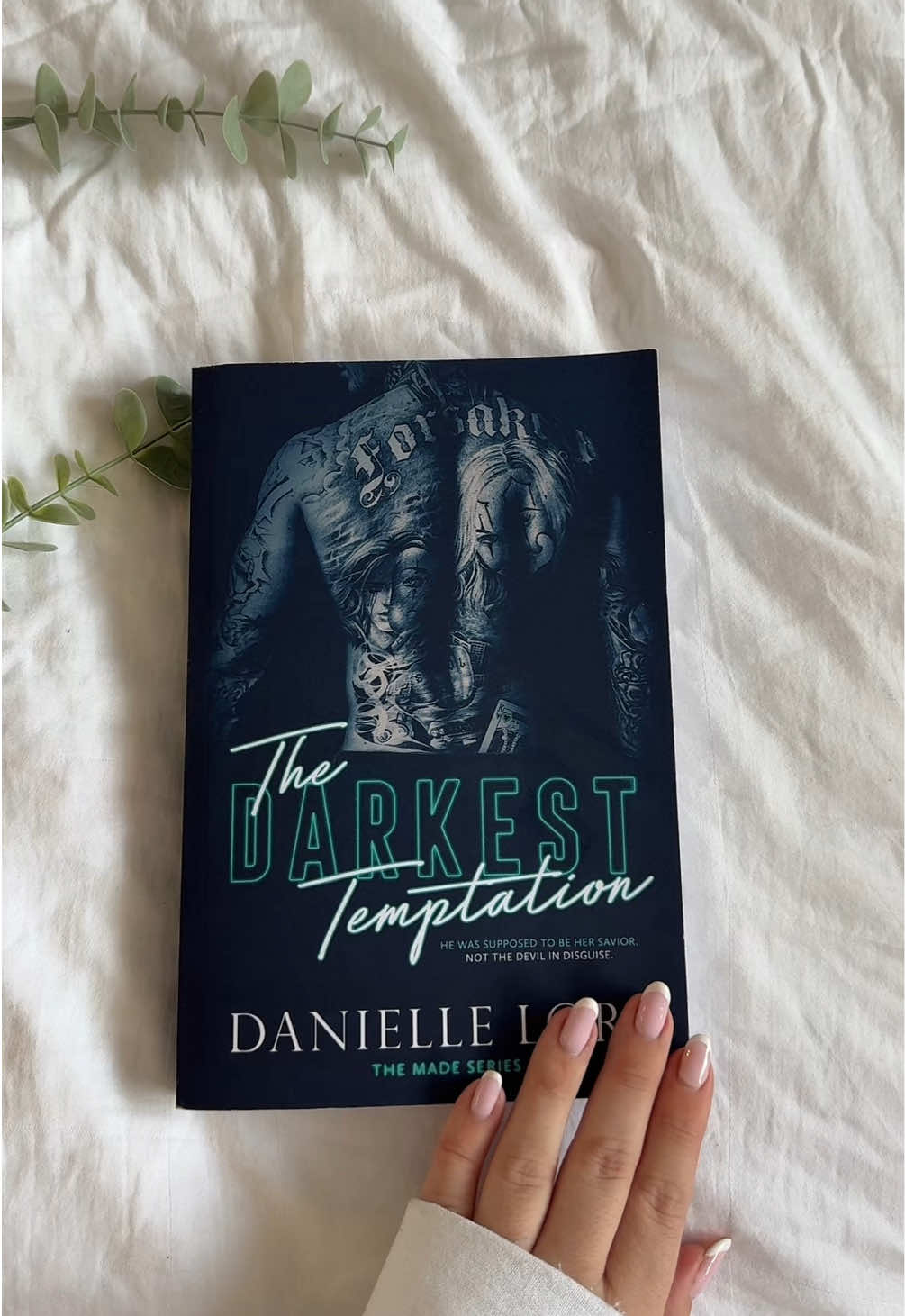 the ‘oh’ is so real 😭 #BookTok #fyp #bookstagram #foryou #thedarkesttemptation 