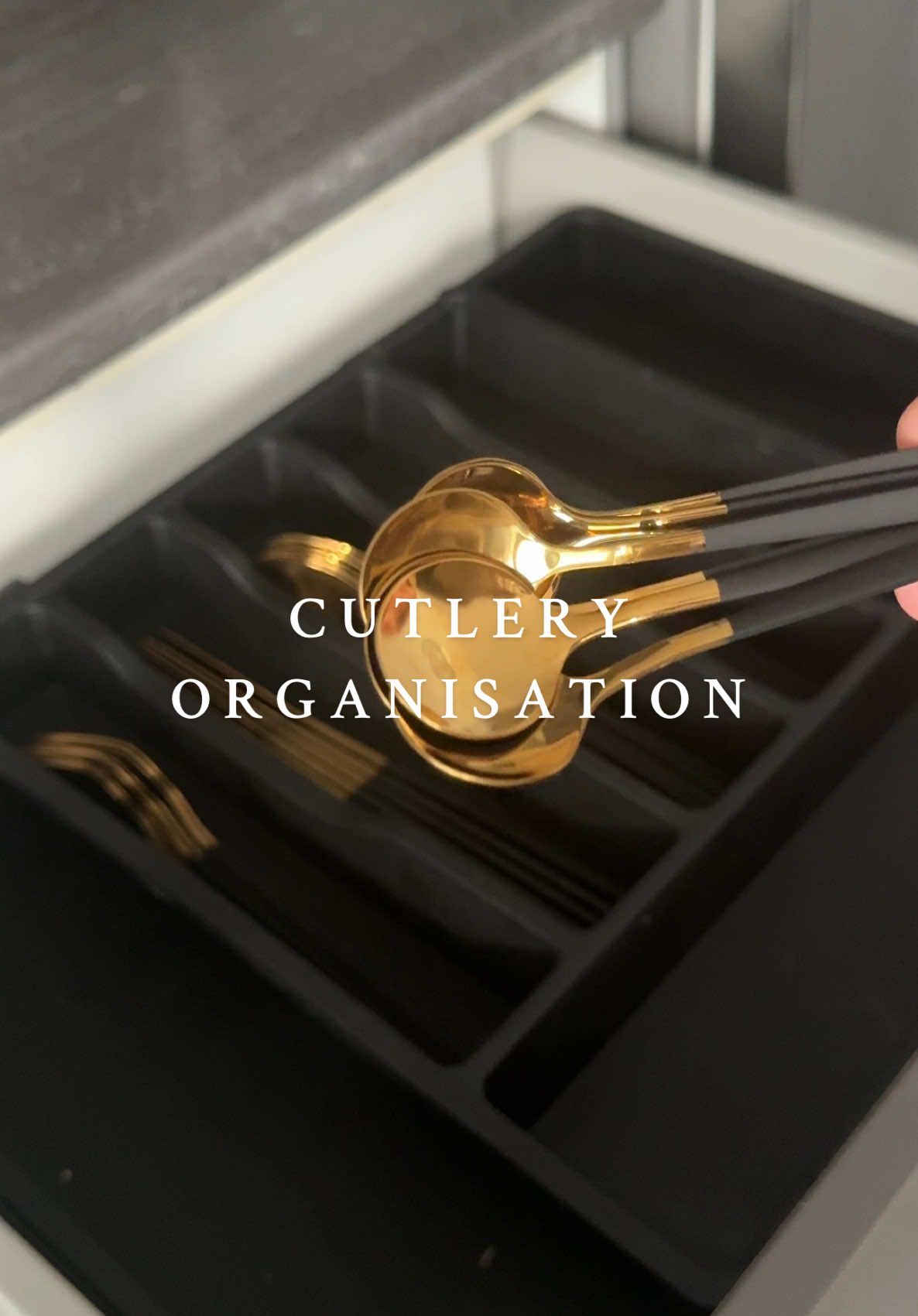 Organising my favourite cutlery set🫶🏼 Using a cutlery organiser which extends to fit perfecfly in the drawer🙌🏻 Both linked below✨ #kitchenorganization #cutleryset #cutlery #goldcutlery #homeorganization #tiktokmademebuyit #spotlight #spotlightfinds #CleanTok #organising #storageideas #storagehacks #homehacks 