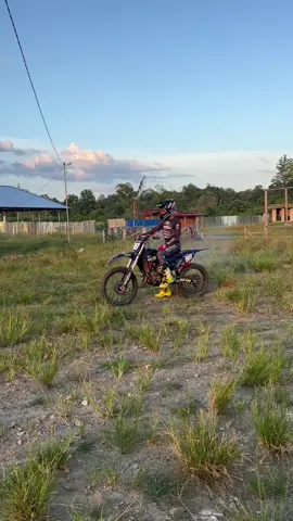Pesona motor klo dingin brebet🤩#grastrack #ninjakawasaki #ninjakebogtx #grastrackindonesia #kawasakiindonesia #alpinestars #vmx 