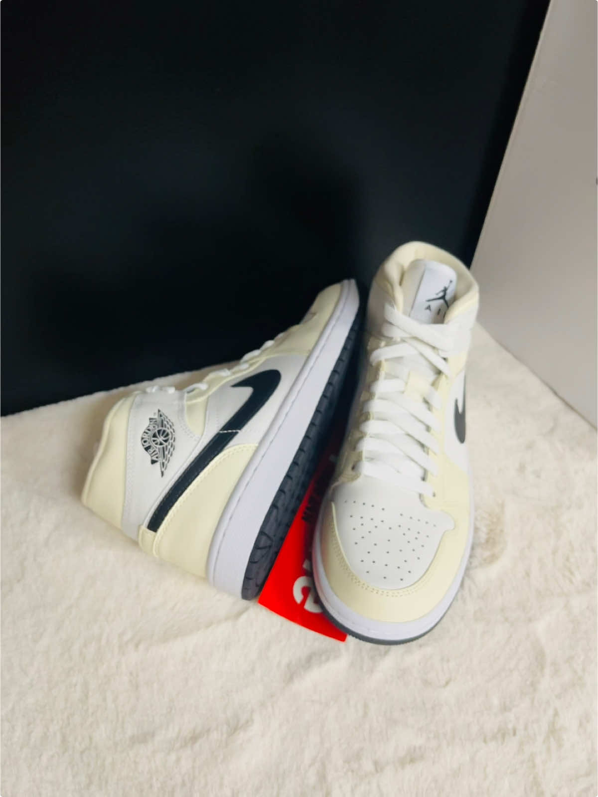 🥥Nike Air Jordan 1 Mid “Coconut Milk” (W) BQ6472-121  #vago24h #sneakers #nike #airjordan #airjordan1 #airjordan1mid #reels #shorts #fyp #unboxing #NikeAirJordan1MidCoconutMilk