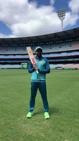 Babar is in the house 👑 The Pakistani star stopped by the ‘G to donate the very bat he used here during the 2022 Men’s T20 World Cup!! 🤯  #mcg #mcg #babarazam #pakistan🇵🇰 