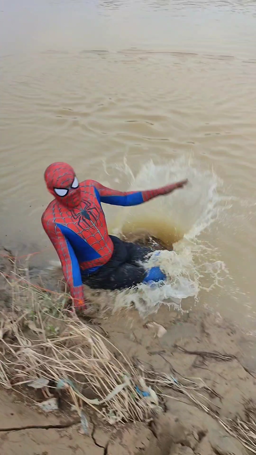 salto dlu gesss #fyp #ikan #mancing #spiderman #cosplay #fypシ #viral 