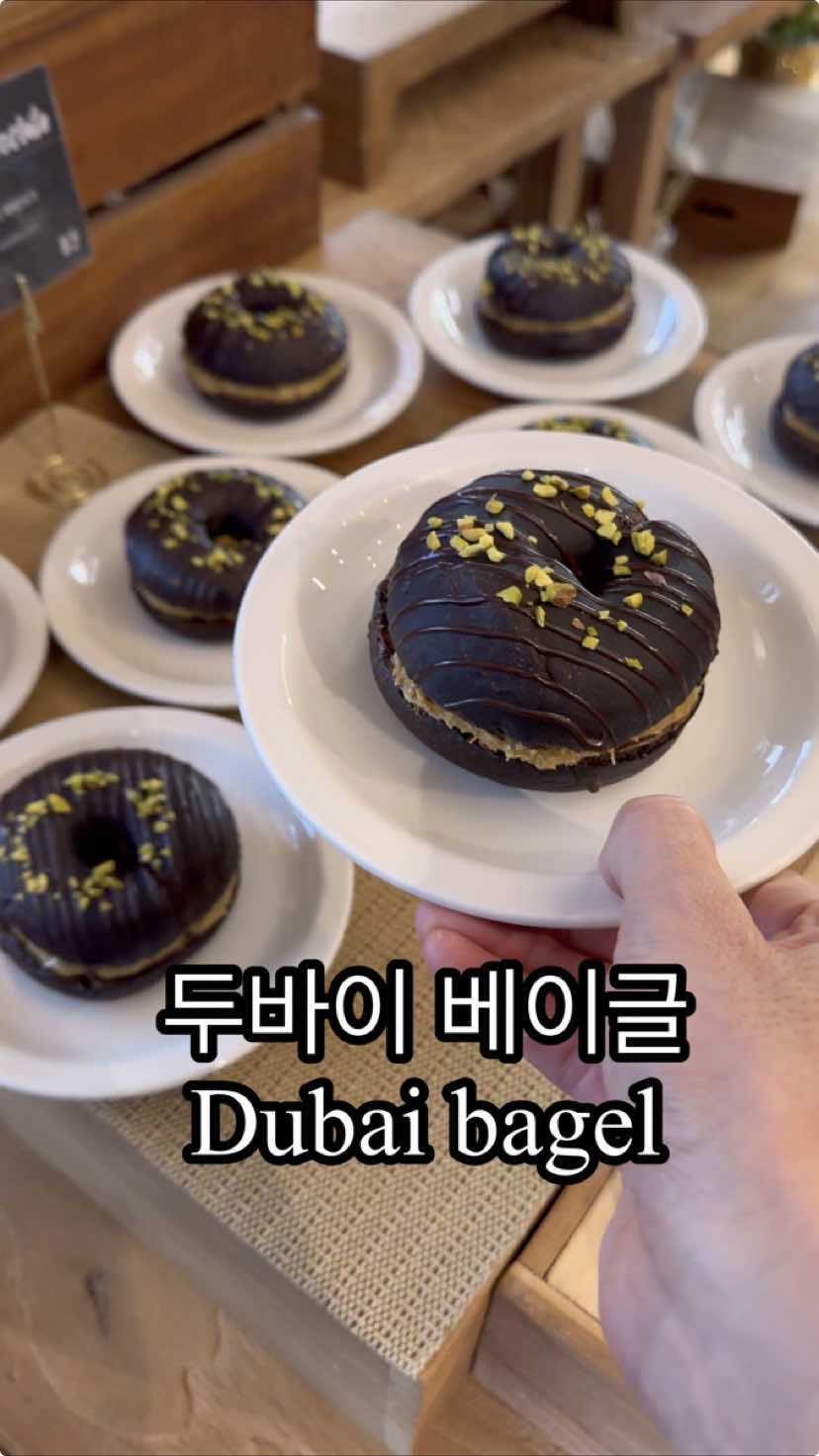 Dessert day in Korea🇰🇷 📍 Bagel Land hongdae 📍 Adress : 19, Wausan-ro 29ba-gil, Mapo-gu, Seoul, Republic of Korea 🚇 241 meters from Exit 8 of Hongdae Entrance Station ⏰ Hours: Mon - Sun / 8:30 AM – 10:30 PM 🥯 Bagels 3,800 KRW~ #bagelland #bagellandhongdae #hongdaecafe #korean #mukbang #seoul 