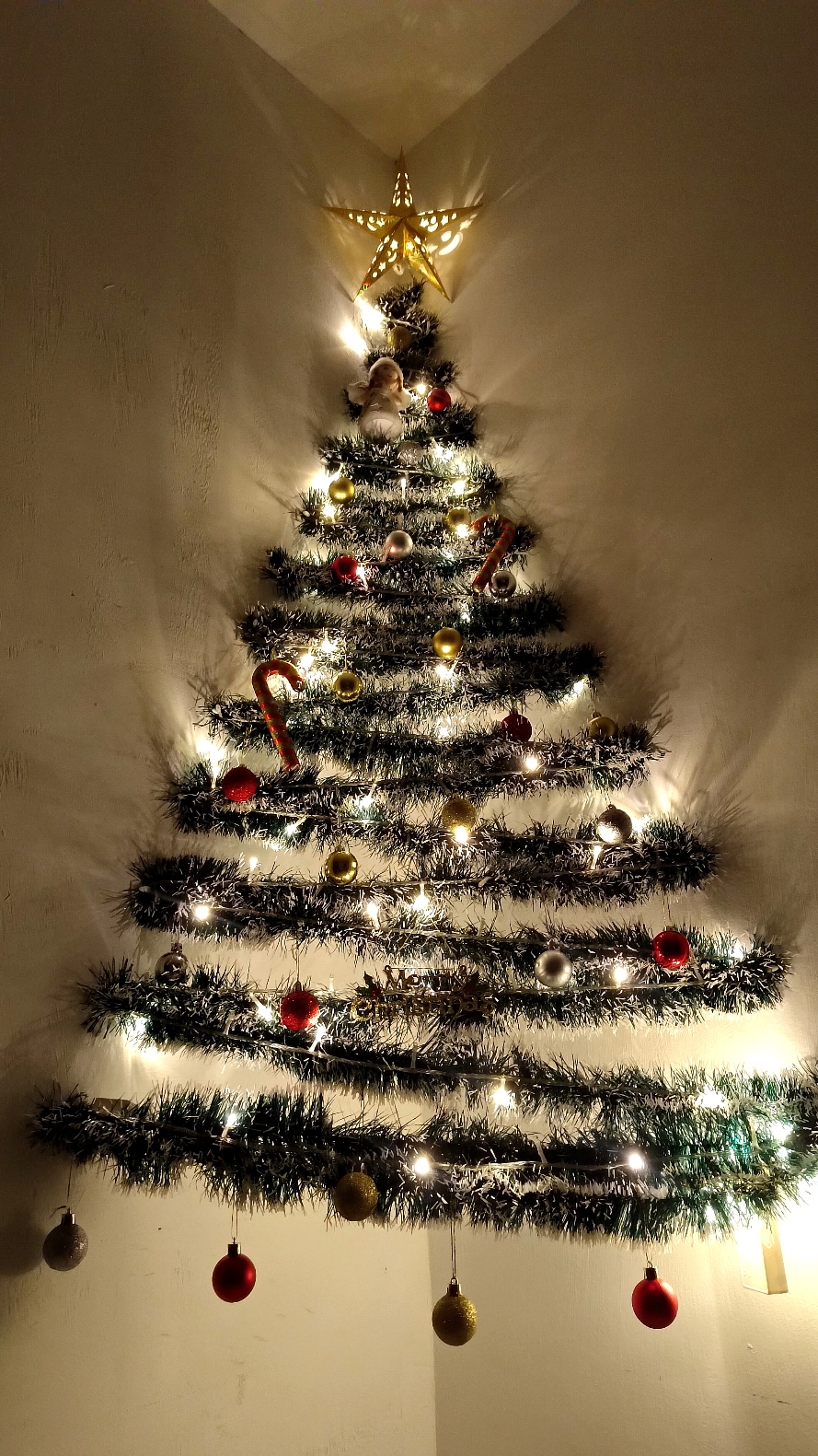 It's beginning to look a lot like Christmas!🎅🎄 #walldecor #xmas #xmas2024 #walldecorideas #jinglebells #star #christmaslights #christmastreedecorating #candycane #xmasdecor #merrychristmas🎄  #fyp #fypシ゚viral #fypppppppppppppppppppppppp 
