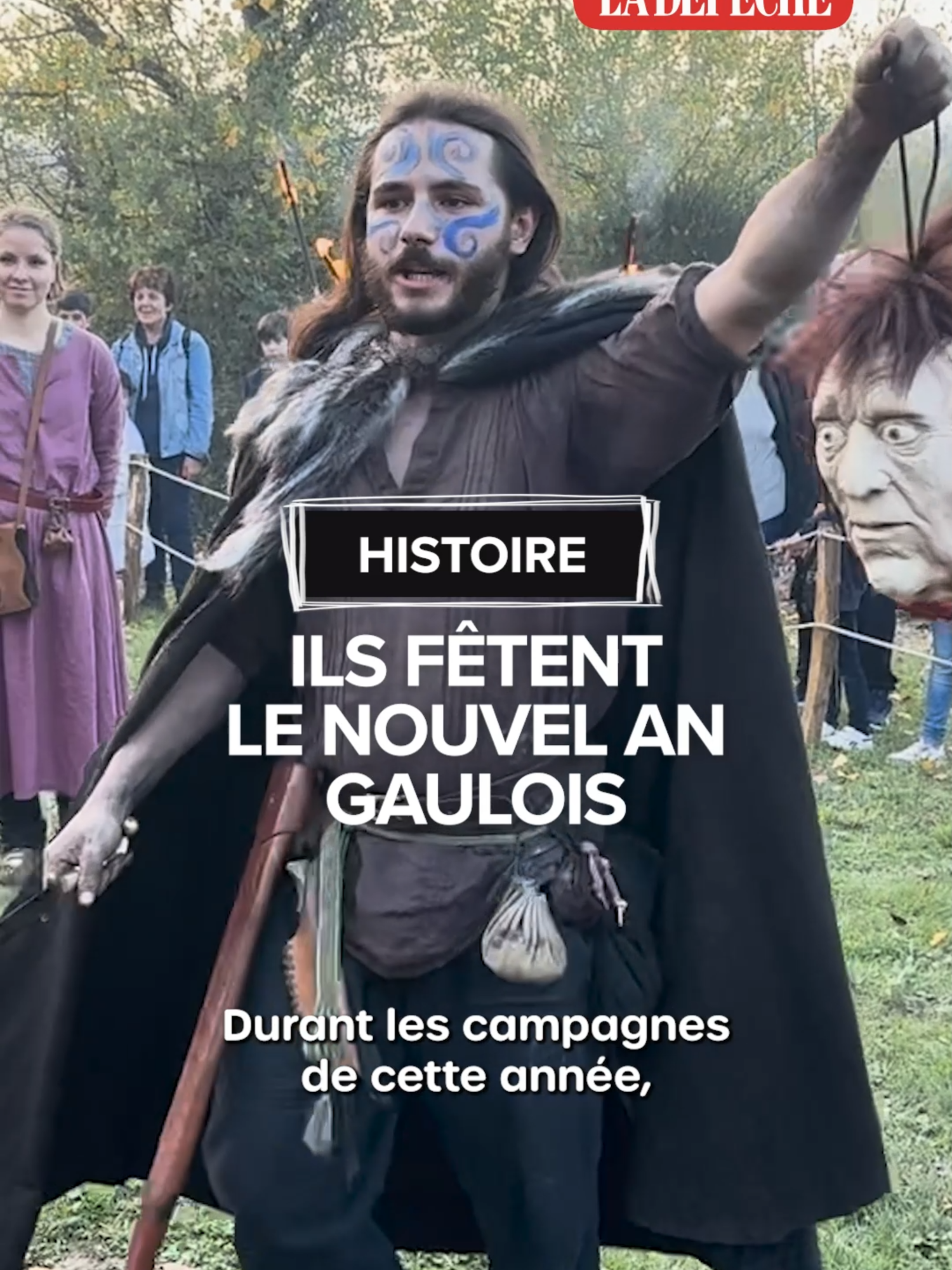 Pendant que vous fêtiez Halloween, eux, célébraient le nouvel an gaulois. 🎃 Cette fête, elle s'appelle Samonios, et elle marque le début de l'année dans le calendrier celte. On a rencontré Vincent, le druide du village pour l'événement, et il nous a expliqué qu'Halloween et Samonios étaient en fait liées. #Halloween #Gaulois #Tradition #Histoire #Apprendresurtiktok