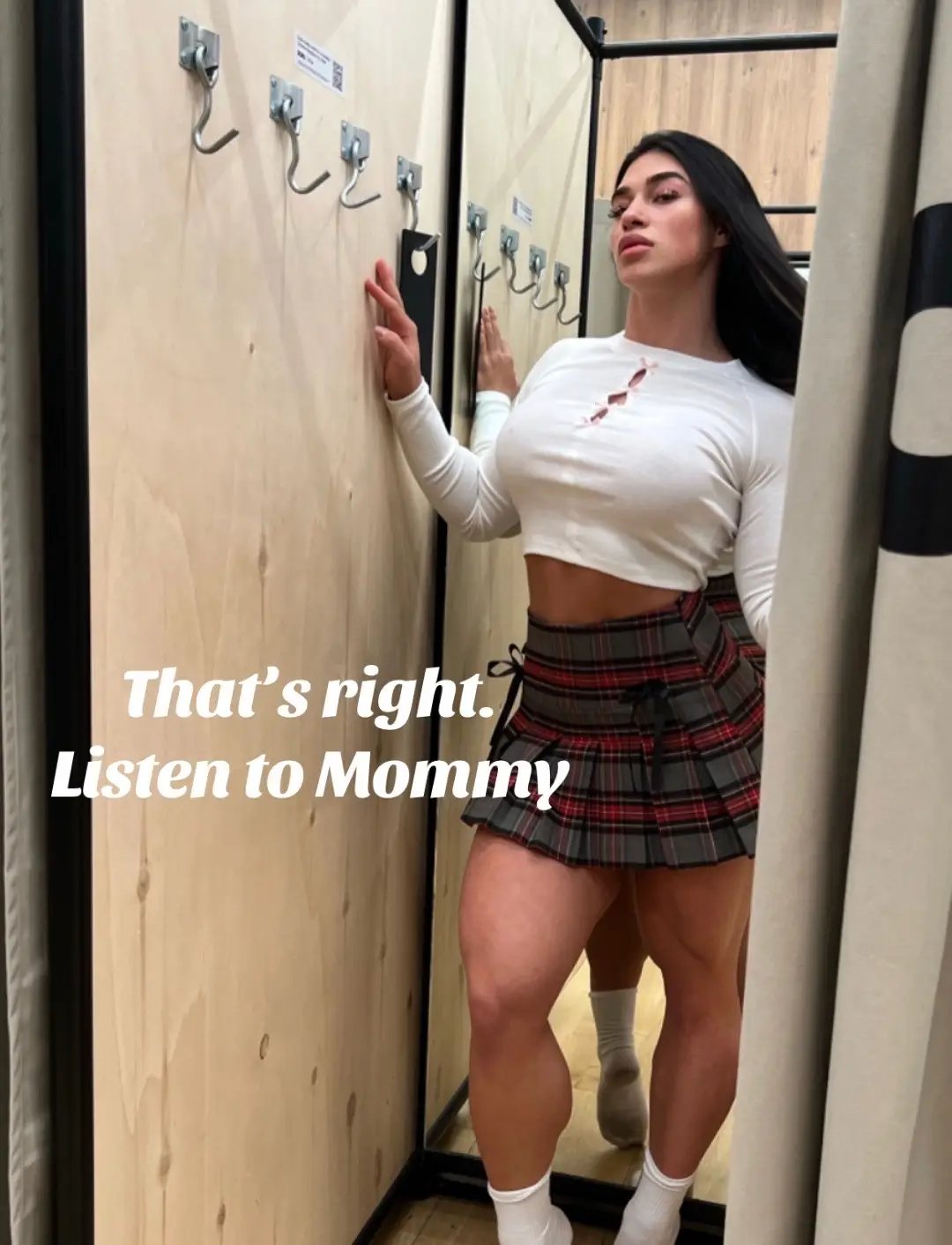 #viral #foryoupage #fyp #gymgirlsoftiktok #viraltiktok #GymTok #musclemommy #girlswholift #blowthisupforme #gymgirl #mommy #halloween 