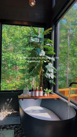 Indulge in pure relaxation at On the Rocks Cabin. 🛀🧖‍♀️ Soak in the tub, unwind, and let the lake views wash your worries away. This is your weekend escape, redefined. 🌿🖤  Click the link in our bio to book your dream stay 😍 🎥: @Mariah  #Unwind #OnTheRocks #CabinLife #WeekendGetaway #travelinspiration #CozyGetaway #cabingoals #WeekendEscape #TherapyInNature #HealingInNature 