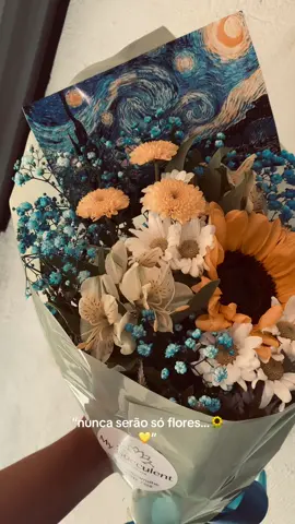minha flor favorita🌻 #buquedeflores #buquegirassol #buquenoiteestrelada #vangogh #girassol 