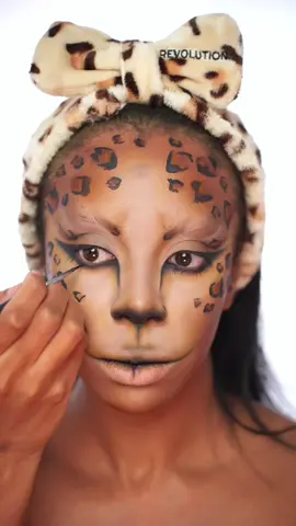 Leopard Print Makeup Tutorial 🐆🐾 #makeup #halloweenmakeup #fyp 