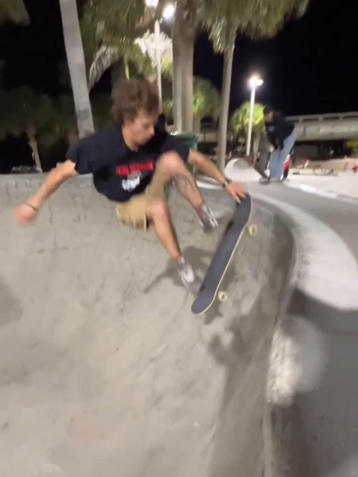 Dude's flying on that bowl 🤯 (IG🎥: @jaimemateu) #Unreel #Extreme #Skating #Bowl #Stunt