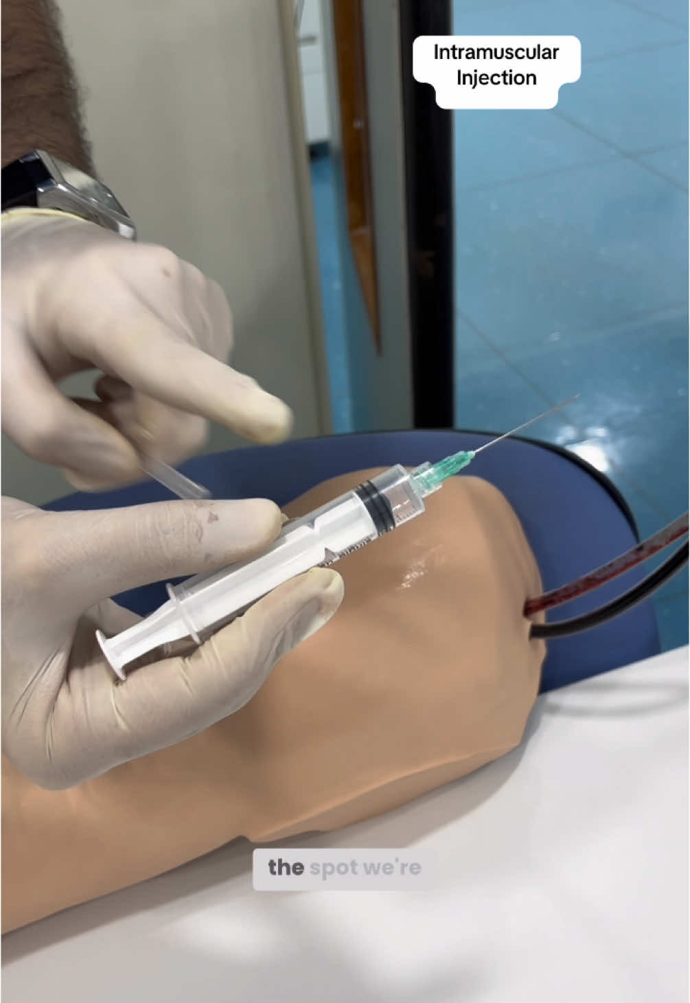 تعلم اعطاء الابرة العضلية  intramuscular injection #intramuscularinjection #injection #IM #explore #explorepage #exploremore #trinding #trindingreels #educacion #learning #health #fypシ #fypシ゚viralシ #fypviralシ #fyp 