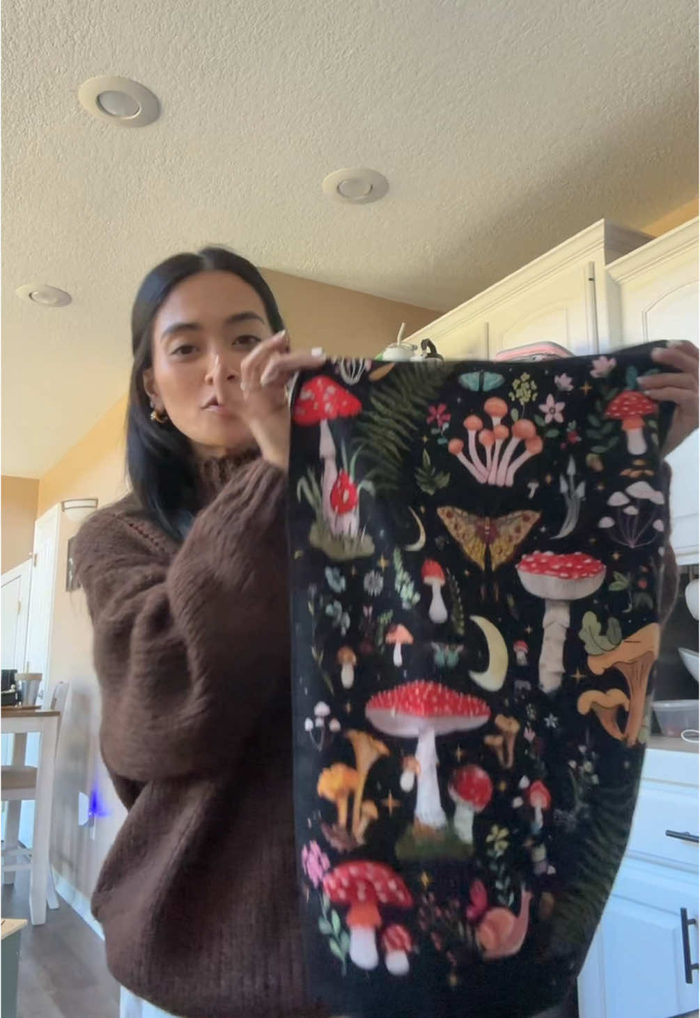 These kitchen towels are sooo pretty! I may need to grab a set for the camper 🥰 #kitchentowel #handtowel #towel #mushroom #mushroomprint #homegoods #tiktokshopblackfriday #tiktokshopcybermonday #spotlightfinds 