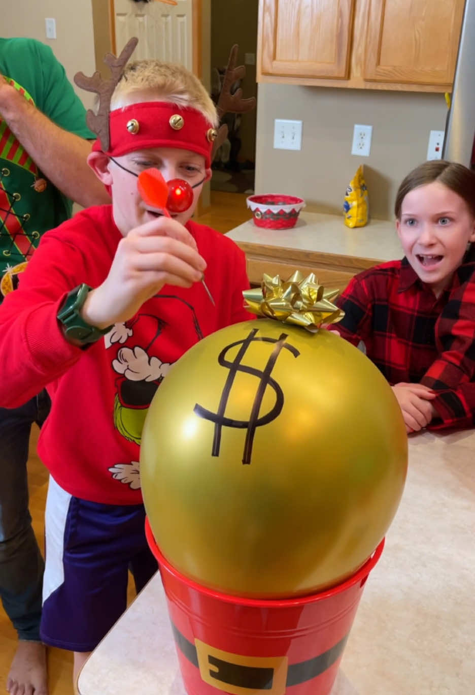 The Christmas Tilted Table Game 🎄 #fyp #christmas #family #partygame #challenge #DIY #christmasseason 