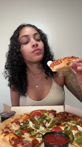 Count how many times I said the jalepeños were spicy lol #pizzahut @Pizza Hut #mukbang #fyp #foryoupage #foodisfuel #mukbangeatingshow #mukbangs 