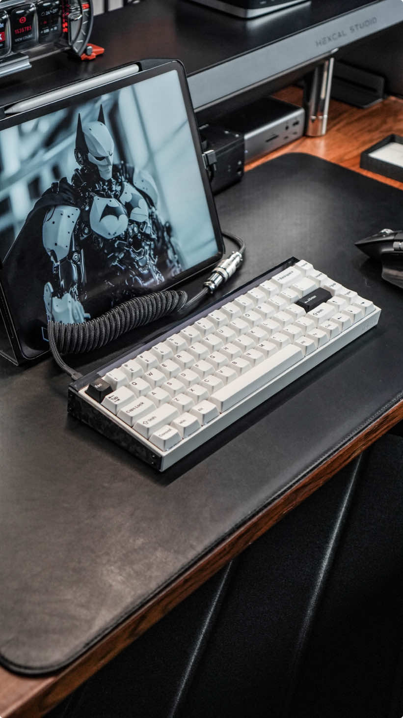 Keyboard Refresh❄️ The Made68 Ultra by @melgeek_official is super fresh! 🔘Crafted aluminum alloy case 🔘Carbon fiber side panels 🔘Magnetic Keys 🔘0.125ms Latency 🔘RT Rapid Trigger Whats your keyboard of choice? 🛫Share 💾Save this for inspiration Follow @caimarsalizi for more #deskaesthetics #desksetup #cozydesksetup #contentcreator #cleansetup #setupinspiration #houstoninfluencer #techinfluencer