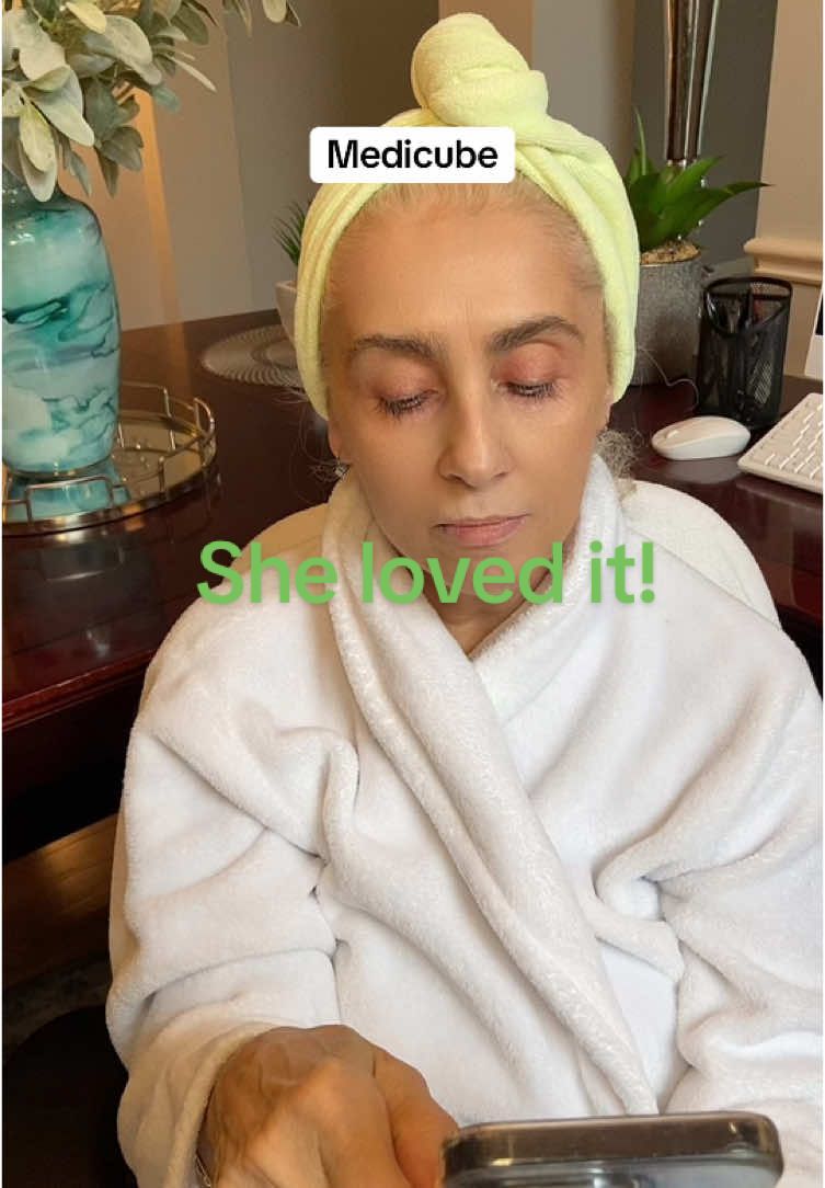 Using the Medicube  micro, needling and collagen gel on my sister-in-law for the first time#m#medicube#microneedling#colagens#skincare#treatment#koreanskincare#spaday#glassskin#fyp#fypppp