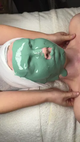 The most gorgeous green jelly mask. 😍💚  #asmr #jellymask #scalpmassage #asmrmassage #jellymaskasmr #esthetician 