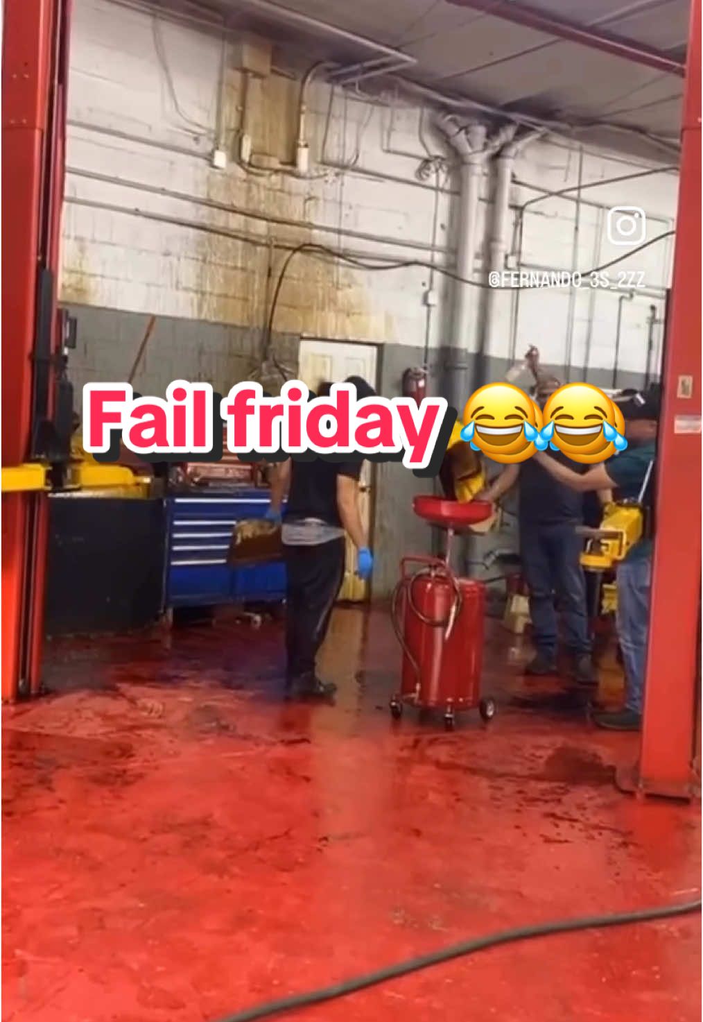 Fail Friday! Boss should’ve got the Grip Clean package. 😂🫧 #gripclean #fail #mechanicfail #cleaninghacks #heavyduty #handwipes #mechanic #oil #autoshop #industrial #professional 