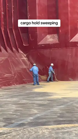 This is how we empty the cargo holds discharging Soya Beans! you can see minor scractches and this will be script and repainted by crew. #reels #tiktok #lifeatsea #ElKapitan 