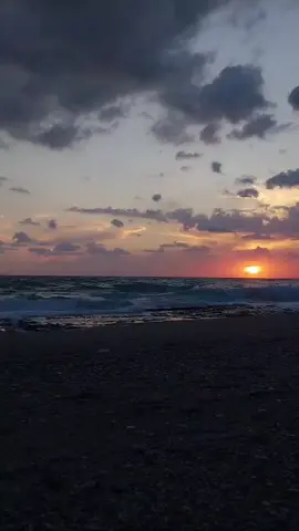 my feel is like this waves #lanadelrey #cinnamongirl #songs #sea #sunsetlover #beach #keşfet #lovestory 