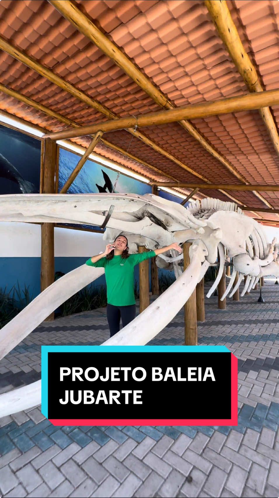 "ProcuraAaAaAndo... baleias jubarte 🤭 tive que aprender o baleiês para embarcar nesse projeto com a @Petrobras para conhecer o @Projeto Baleia Jubarte Inclusive, que trabalho maravilhoso os pesquisadores fazem por lá! E tudo isso é possível graças ao patrocínio da Petrobras, que contribui para a conservação dessa espécie😍 #OBrasilÉANossaEnergia #Petrobras #BaleiaJubarte #Abrolhos"