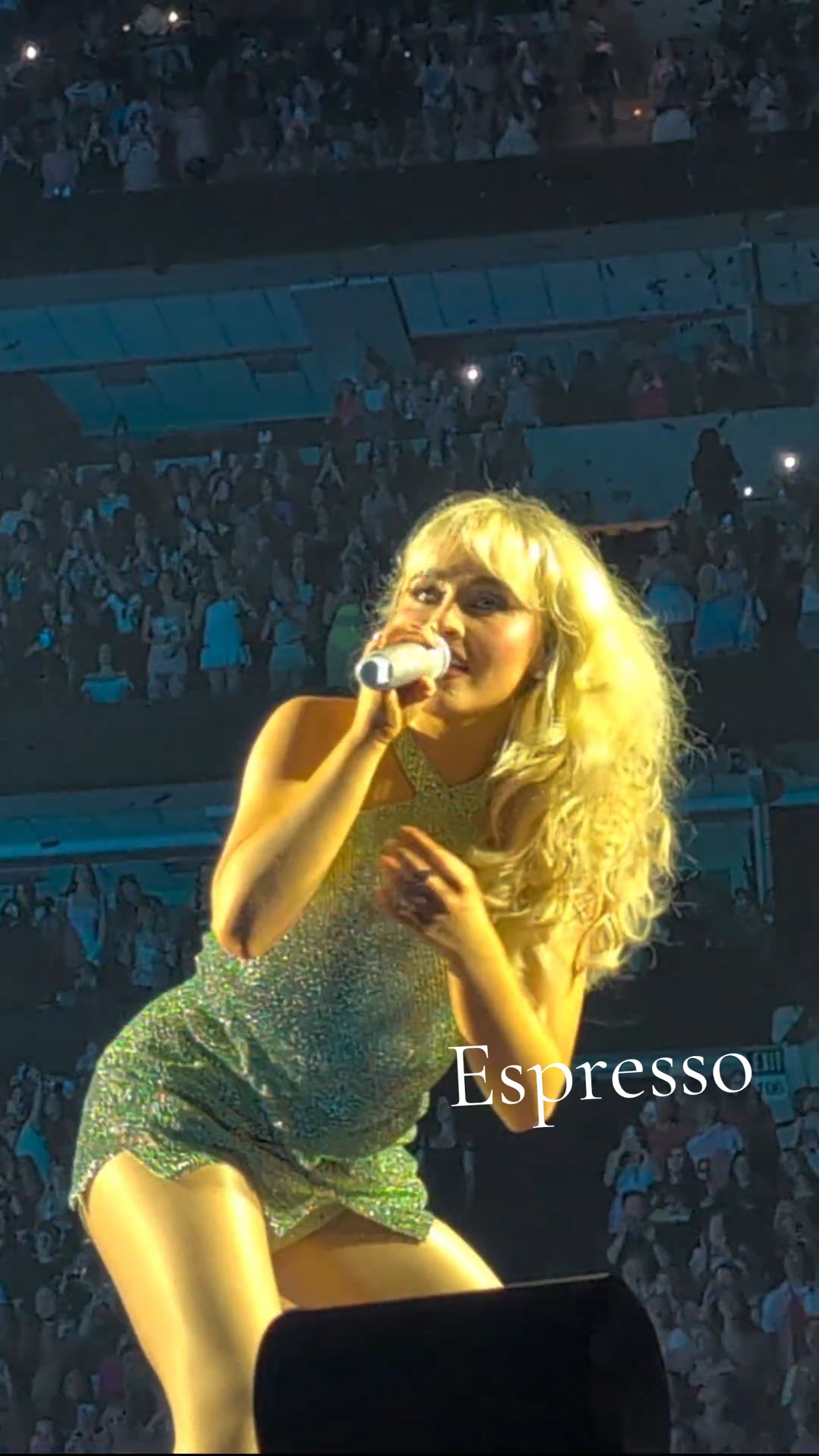 #espresso #sabrinacarpenter #sabrinacarpentervideos #teamsabrina #dallas #sabrinacarpentertour #shortnsweet #shortnspooky #shortnsweettour @Sabrina Carpenter 