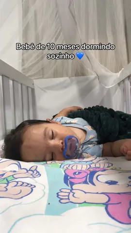 Bebê dormimdo sozinho💙  Que seja um mês de benções 🙌🏻  #maternidade #mamaedeprimeiraviagem #rotina #autonomia 