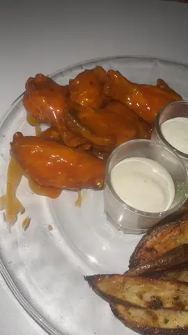 Buffalo wings and wedges #foryoupage #foryou #fyp #food #mukbang #eat #eating #foodtiktok #parti #FoodTok #eatingshow #wings #chicken #homemade 