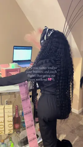 I’d rather celebrate my milestones in a different country than hit the clurb with local haters anyday💞  I’m so excited to launch this new networking opportunity for beginner / pre-entrepreneurs to learn directly from me which will also be FREE but limited to a select few🥹 #fyp #success #girlboss #motivation #entrepreneur 