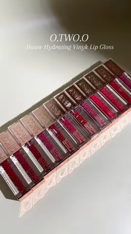 vinyl gloss yang gak berat sama sekali dan SEMUA shadenya cantik bangettt mana under 100k pula 🥺🫵 #otwoo #makeuptutorial #otwooid #makeup #beautytips #lipstick 