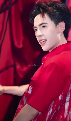 Ở ngoài ảnh ngố chớ lên sân khấu là ảnh ngầu đécc ❤️‍🔥 #QuangHungMasterD