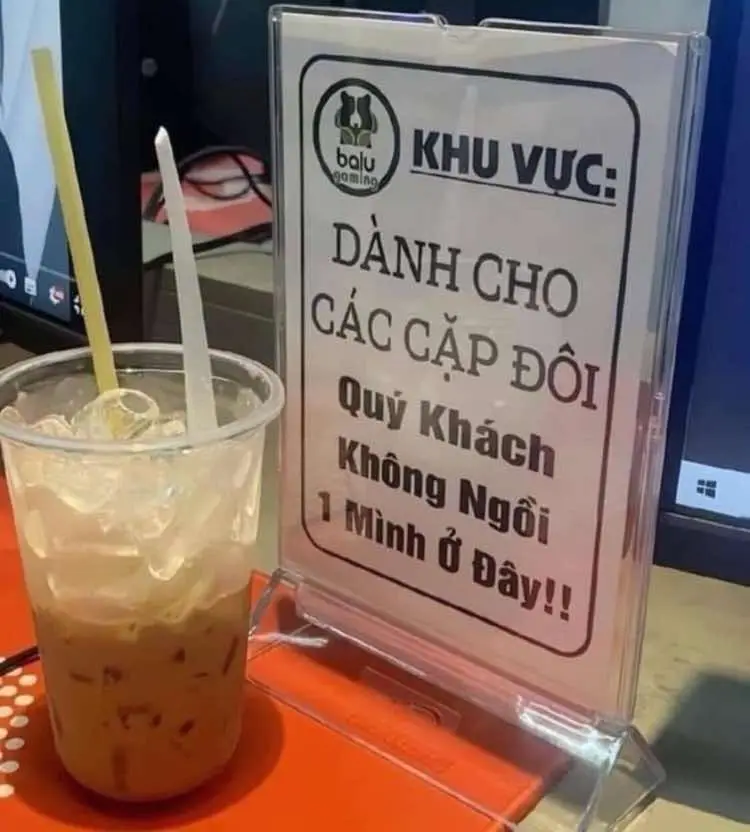 Mùa đông năm nay vắng em ở đây vắng đôi bàn tay của người Rồi bỗng thức giấc giữa đêm mi lại ướt nhoè (mi lại ướt nhòe) Mùa đông ở đây vắng em, để cho mùa đông tê tái Làm sao anh quên em mỗi khi đông sang? Lòng anh càng thương nhớ em #abcxyz #lycirs #xuhuongtiktok #xuhuongtiktokk #nhacgaynghien #nontopvn #musicvn 