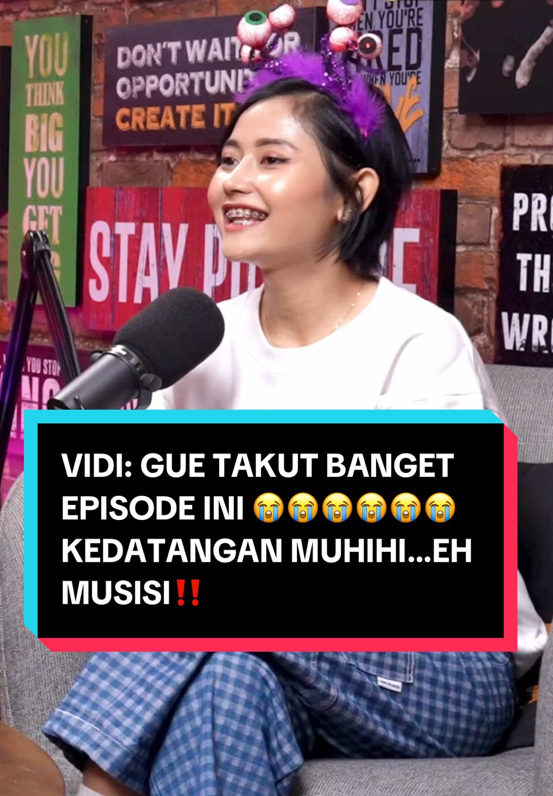 Jadi namanya siapa?? #davisiumbing #yusril #yusrilmahendra #riyukabunga #vidialdiano #deddycorbuzier #closethedoor #podhub 