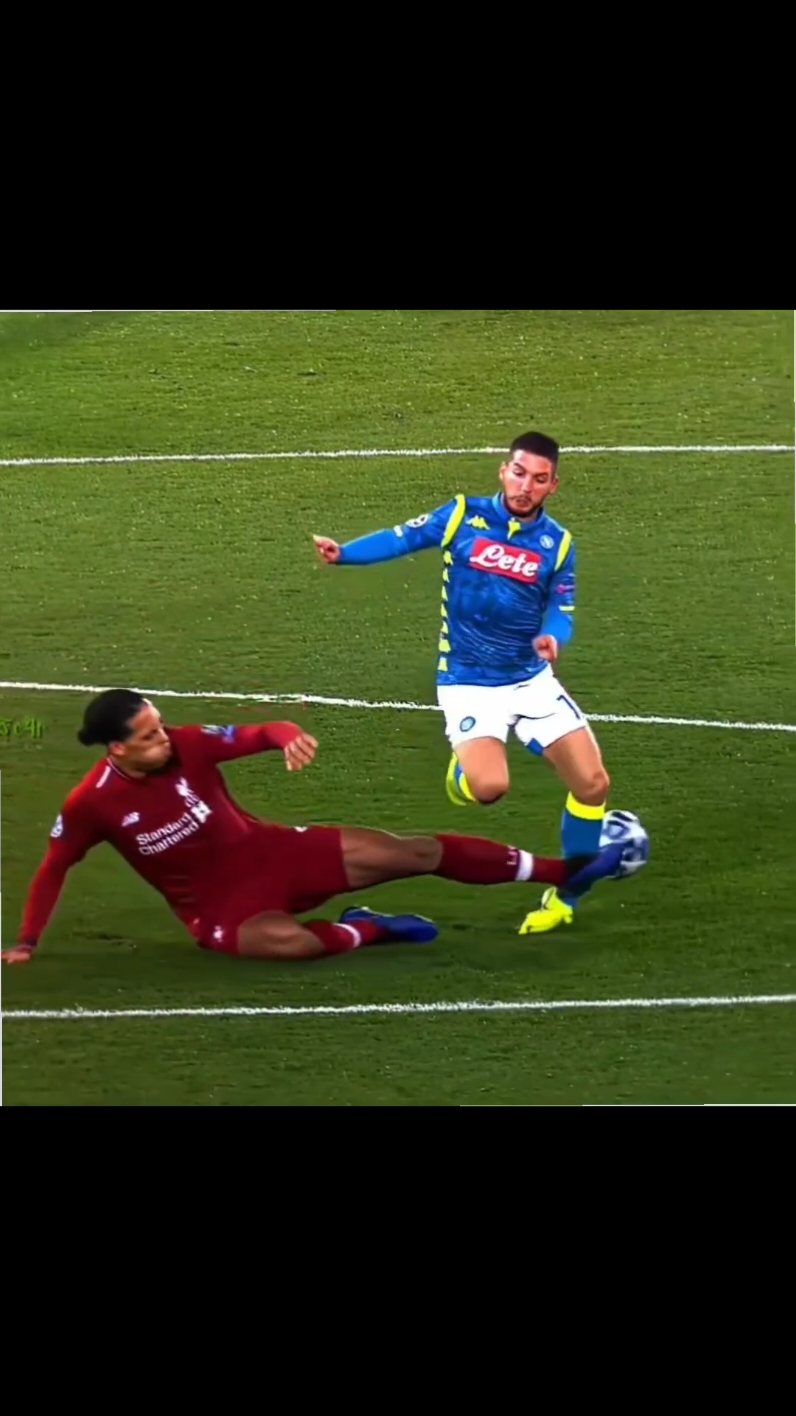 VAN DIJK Tackle Vs Napoli 🥶 #Soccer #soccertiktok #tackle #tacklefootball #football #footballedit #vandijk #tackles #💀 #monitor #w #valentina #fyp #foryou #foryoupage #trending #viral #followme 